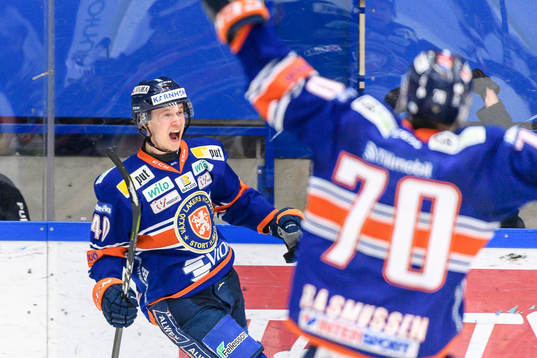 Växjös Elias Pettersson jublar