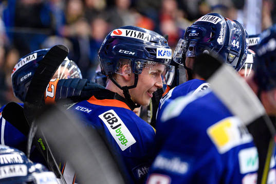 Växjös Elias Pettersson jublar