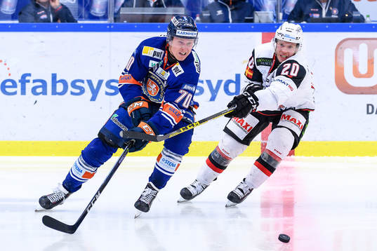 Växjös Dennis Rasmussen och Malmö Redhawks Erik Forssell