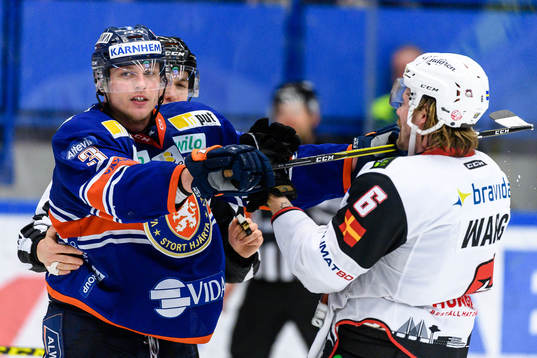 Gruff mellan Växjös Oliver Bohm och Malmö Redhawks