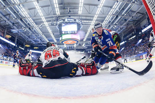 Växjös Dennis Rasmussen oroar vid Malmö Redhawks