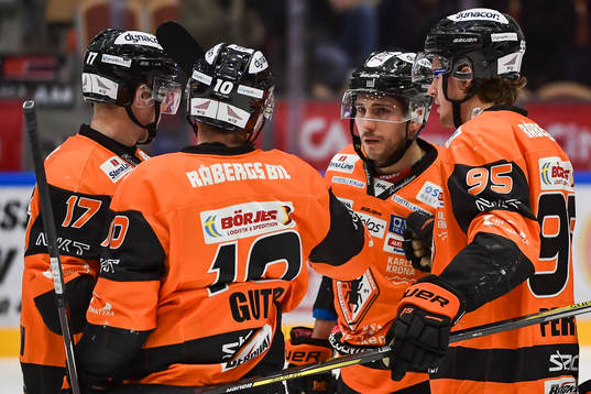 Karlskronas Carl Persson jublar
