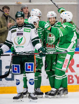 Rögles spelare jublar