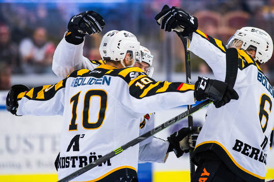 Skellefteås Joakim Lindström jublar