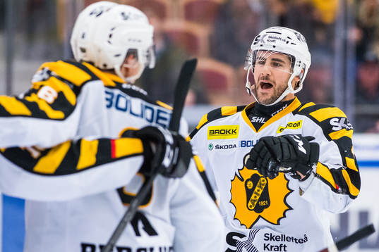 Skellefteås Bud Holloway jublar