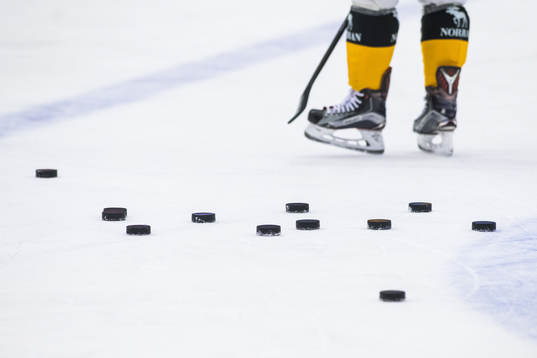 Puckar på isen