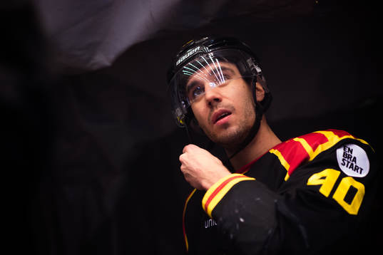 Brynäs Jesper Jensen före ishockeymatchen i SHL mellan