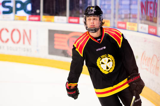 Brynäs Adam Boqvist före ishockeymatchen i SHL mellan