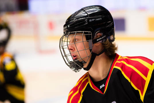 Brynäs Adam Boqvist före ishockeymatchen i SHL mellan