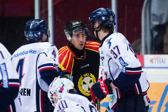Brynäs Aaron Palushaj och Linköpings Adam Ginning