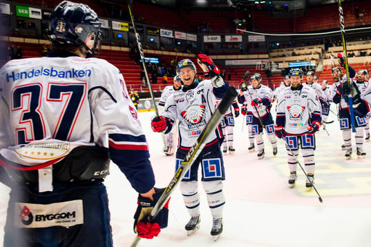 Linköpings Adam Ginning och Andrew Gordon jublar