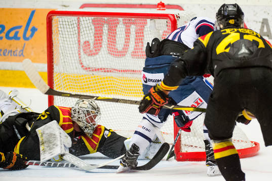 Linköpings Ken André Olimb gör 1-5 bakom Brynäs