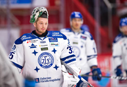 Leksands målvakt Robin Rahm värmer upp