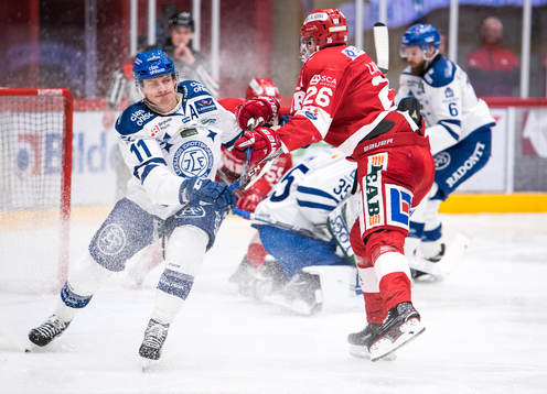 Leksands Martin Karlsson i närkamp mot Timrås Hampus