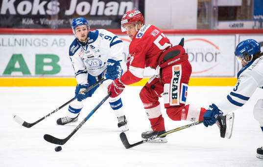 Timrås Anton Wedin med puck