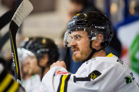 Joshua Soares of Stavanger Oilers reacts