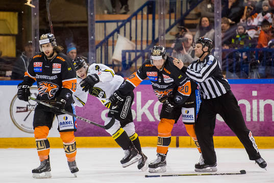 Mathias Trettenes of Stavanger Oilers and Anders Bastiansen