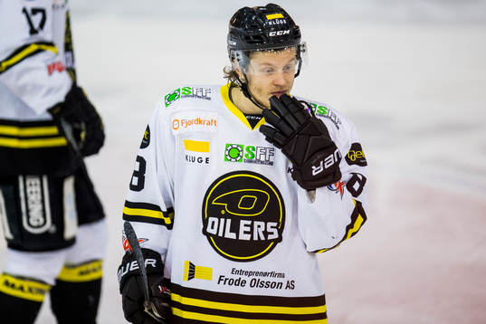 Mathias Trettenes of Stavanger Oilers looks dejected