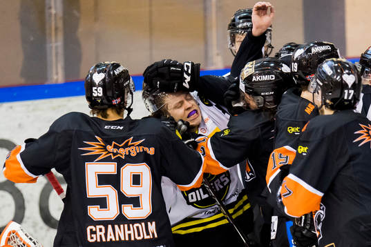 Mathias Trettenes of Stavanger Oilers fights