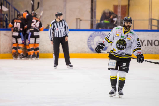 Joshua Soares of Stavanger Oilers looks dejected
