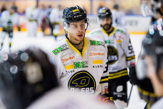Markus Søberg of Stavanger Oilers looks dejected