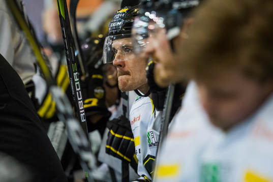 Kristian Forsberg of Stavanger Oilers looks dejected