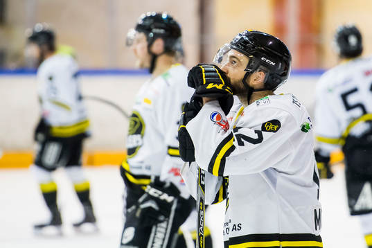 Mats Larsen Mostue of Stavanger Oilers looks dejected