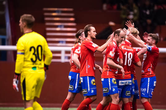 Östers spelare jublar