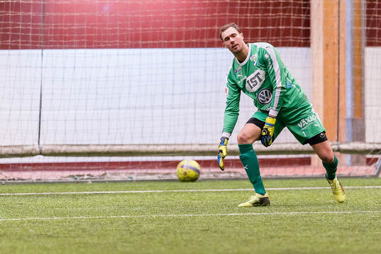Östers målvakt Robin Malmkvist deppar