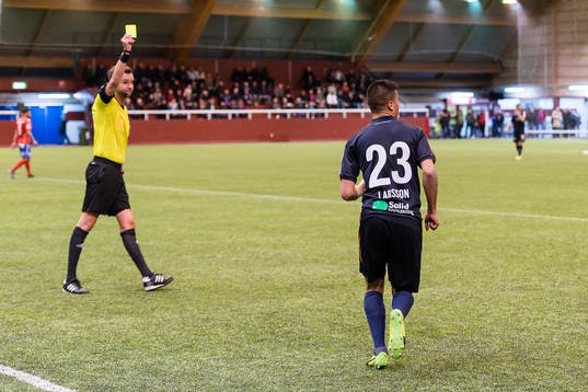 Helsingborgs Jonathan Larsson tilldelas gult kort
