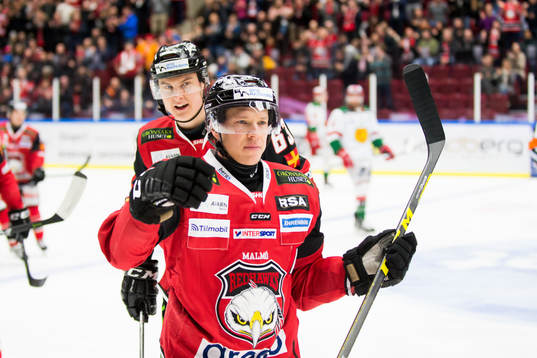 Malmö Redhawks Nils Andersson och Oscar Alsenfelt jublar