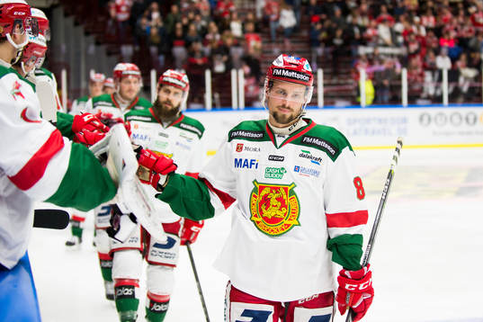 Moras Robin Johansson jublar