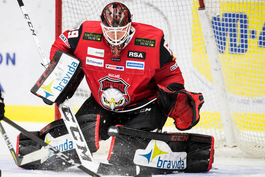 Malmö Redhawks målvakt Oscar Alsenfelt gör räddning