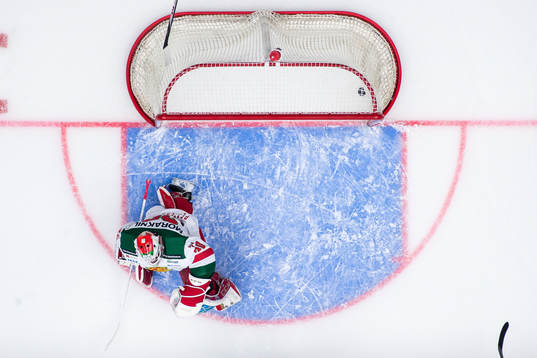 Malmö Redhawks Fredrik Händemark (ej på bild) gör mål