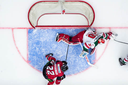 Moras Brandon Gormley och Malmö Redhawks Lars Bryggman