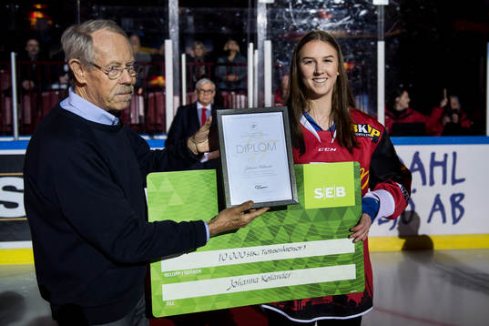 Priset och diplom delades ut till Johanna Kellander
