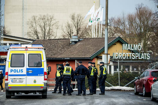 Polisen förbereder sig
