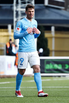 Malmö FFs Markus Rosenberg reagerar på ett domslut
