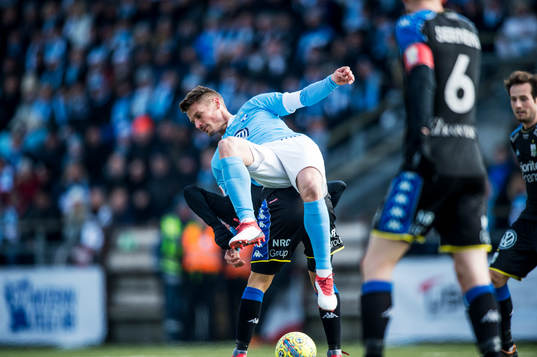 Malmö FFs Markus Rosenberg får en åktur