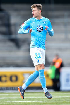 Malmö FFs Mattias Svanberg byts in