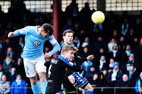 Malmö FFs Markus Rosenberg i nickduell med IFK Göteborgs