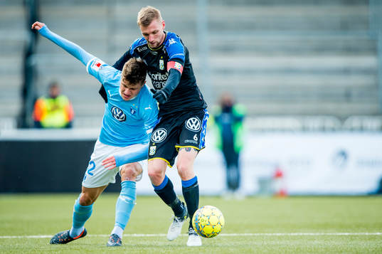 Malmö FFs Mattias Svanberg mot IFK Göteborgs Sebastian