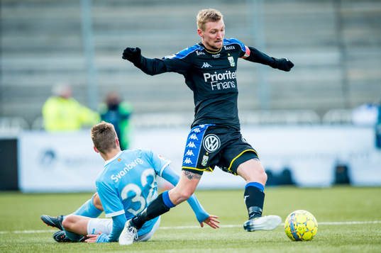 Malmö FFs Mattias Svanberg mot IFK Göteborgs Sebastian