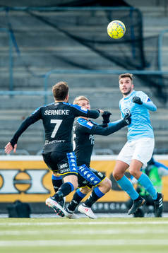 Malmö FFs Egzon Binaku mot IFK Göteborgs Tobias Hysén