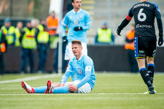 Malmö FFs Markus Rosenberg sittandes på planen