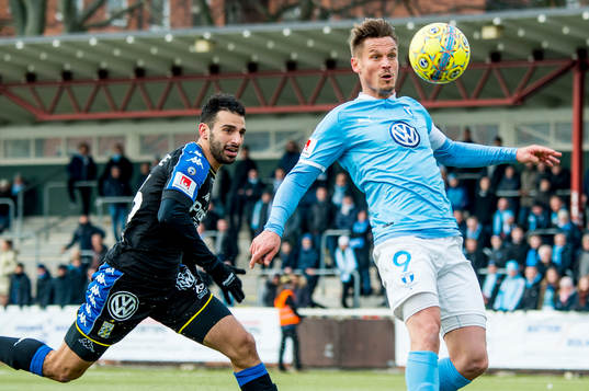 Malmö FFs Markus Rosenberg mot IFK Göteborgs André