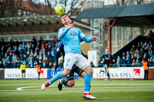 Malmö FFs Markus Rosenberg mot IFK Göteborgs André