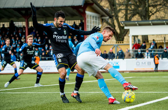 Malmö FFs Markus Rosenberg mot IFK Göteborgs André