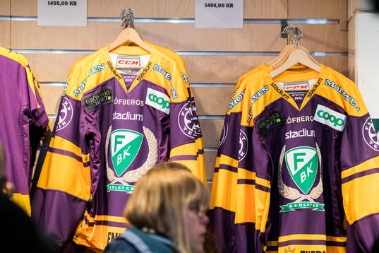 Färjestad spelar i sina gamla färger, lila och gult