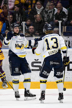 s Max Wärn och Oscar Sundh jublar